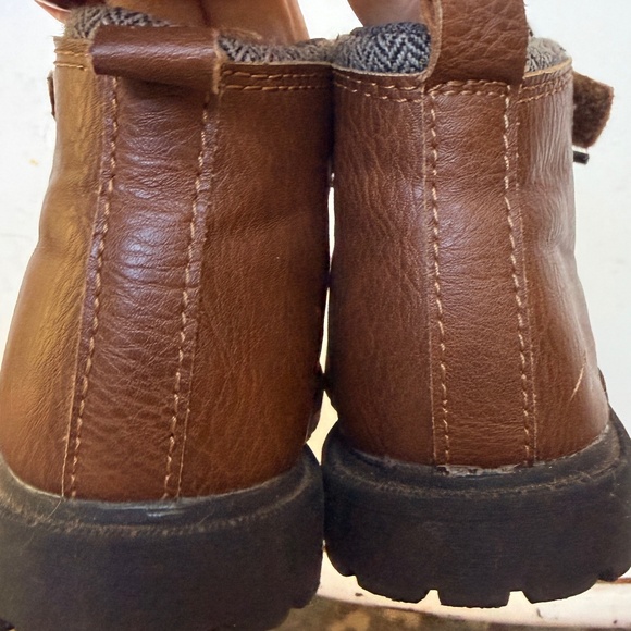Carter’s Boots size 7 toddler in brown - Picture 3 of 6